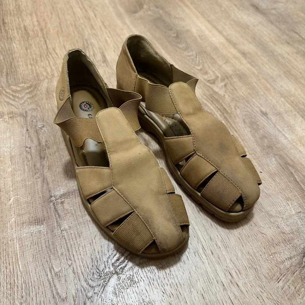 EARTH‎ | Women's Tan Leather Elastic Strappy Fisherman Cadged Sandals, Size 6.5